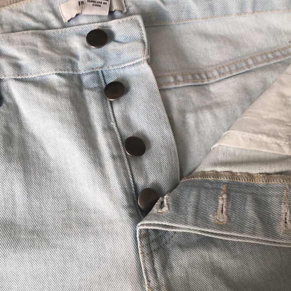 🛍️ 2/$15 NWOT Forever 21 High Waist Jean Shorts Sz 28 - Picture 5 of 5